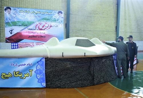 Irán dice que casi completa decodificación de avión robot de EEUU