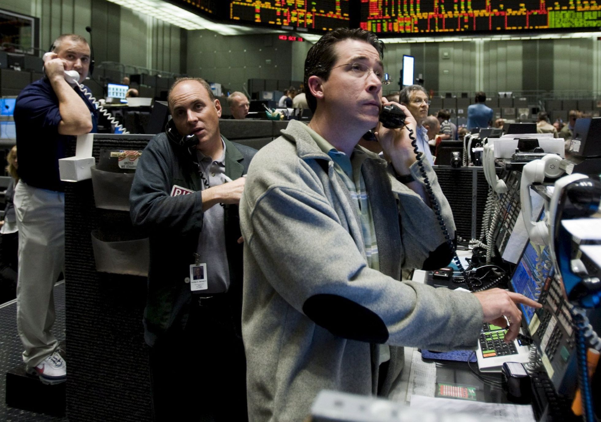 Operadores en el mercado de futuros de Chicago El País