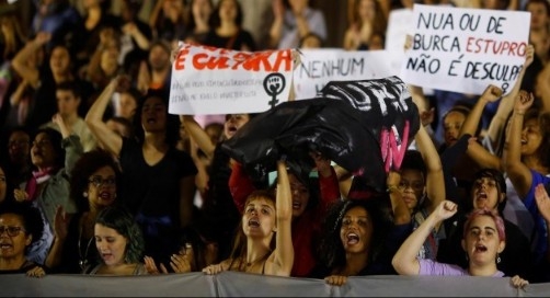 Protesta contra la violación a una adolescente por al menos treinta hombres en Rio de Janeiro y la violencia contra las mujeres, Brasil.- REUTERS / Ricardo Moraes