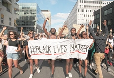 En muchas ciudades se marchó con el lema “Black Lives Matter” (“Las vidas de los negros importan”). Página12
