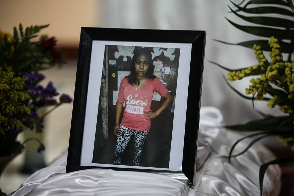 7 Velorio de Mayra Chutan victima de la tragedia en el Hogar Seguro Virgen de la Asuncion 8 min 1