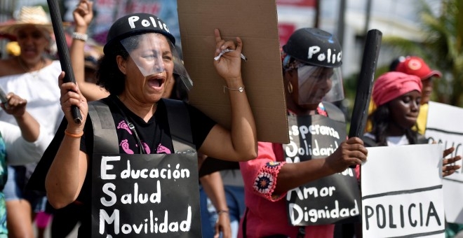 Cientos de personas participan en una protesta en Buenaventura (Colombia). EFE/Ernesto Guzmán Jr