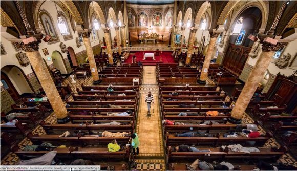 Iglesia de San Bonifacio en San Francisco acoge a homeless todos los dìas Foto The Guardian 580x334