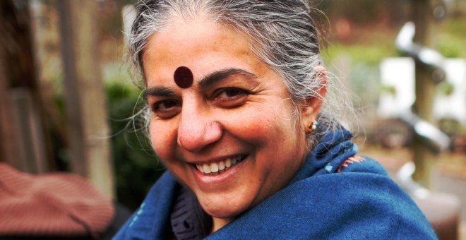 La autora de '¿Quién alimenta realmente al mundo?', Vandana Shiva. Fotografía cedida por la editorial, Capitán Swing