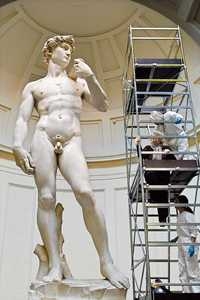 El David, de Miguel Ángel, una de las estatuas más famosas del mundo, después de la limpieza efectuada por restauradores italianos.