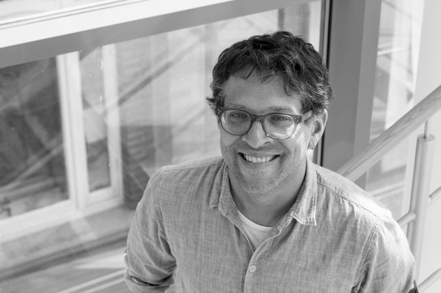 Alexander Vasudevan, profesor en la Universidad de Oxford, ha escrito el primer libro histórico sobre la 'okupación' en Europa y Norteamérica