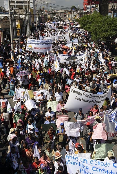 Marcha organizada por el Comité de Desarrollo Campesino en Ciudad de Guatemala el 12 de setiembre exigiendo la renuncia del presidente Jimmy Morales y la renovación del mandato de la misión anticorrupción de la Onu