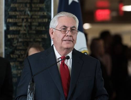 El ex secretario de Estado de Estados Unidos, Rex Tillerson, terminó enemistado con el presidente Donald Trump. En la foto se despide de su personal en Washington, DC.Foto Afp