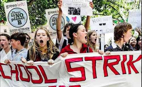 Decenas de miles de niños y jóvenes en más de 50 países tienen programado realizar una huelga escolar el 15 de marzo, para exigir a los políticos que aborden la crisis del cambio climático y emprendan acciones ya. Muchos estudiantes se han sumado al movimiento que comenzó una joven sueca de 16 años.Foto tomada de Fridays for Future
