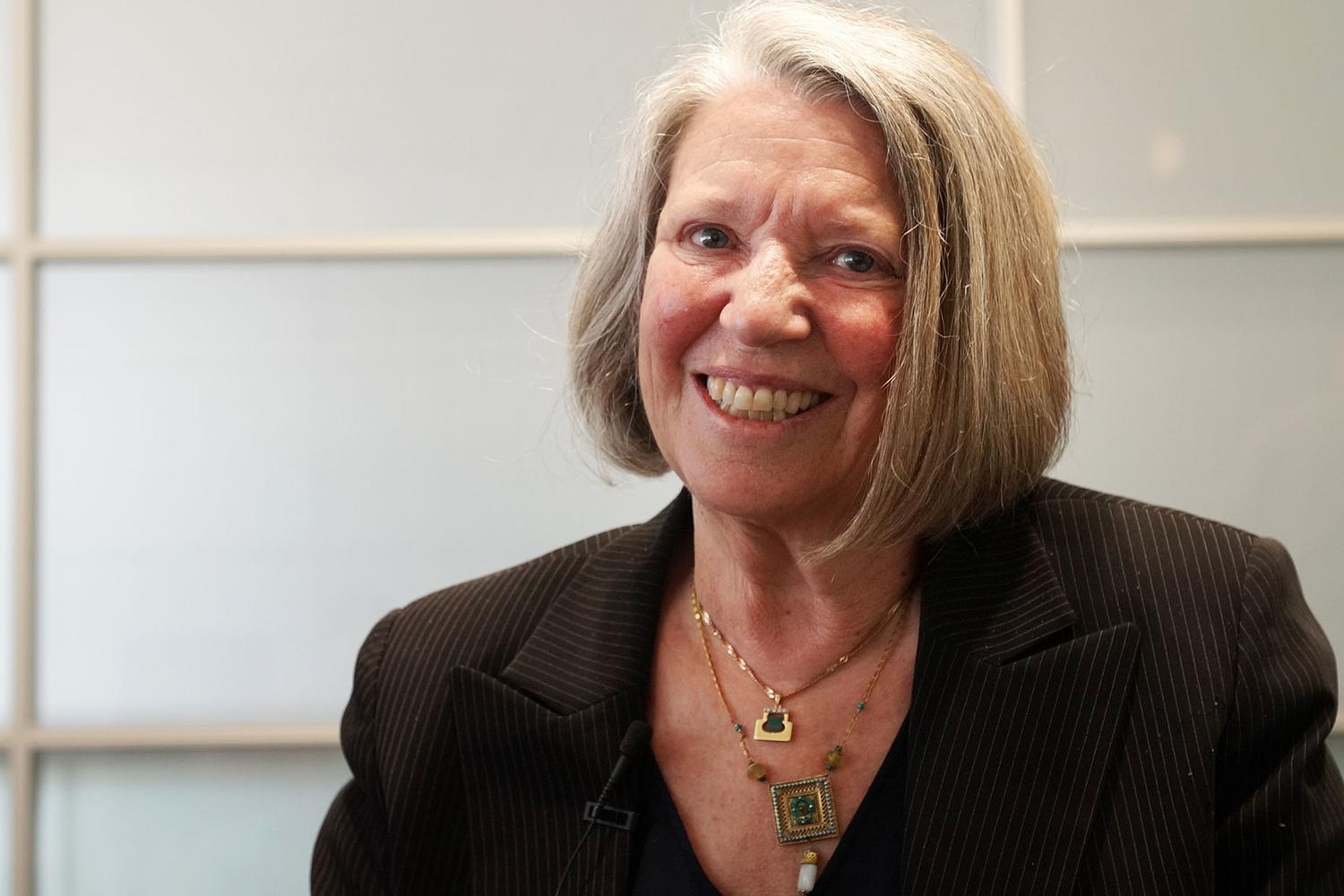 Nancy Fraser: “En el neoliberalismo, las mujeres se encuentran en la primera línea del activismo social” Profesora de filosofía en la New School de Nueva York, Fraser es una figura destacada del feminismo en EE UU. Muy crítica con el feminismo liberal, dominante en su país, aboga por un feminismo del 99% que desafíe el orden capitalista.