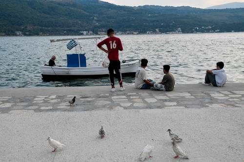 En 2015 aumentó el flujo de migrantes a la isla griega de Samos y sus vecinas Lesbos y Quíos, principales puertos de entrada a Europa. En lo que va del año suman 9 mil.Foto Afp