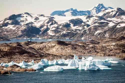 Foto aérea muestra icebergs mientras flotan a lo largo de la costa este de Groenlandia.Foto Afp