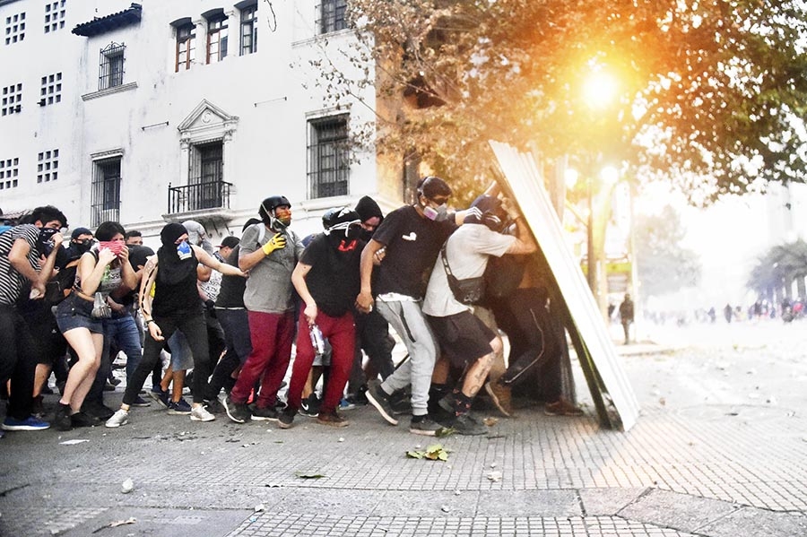 Manifestación esta semana en los alrededores del Palacio de la Moneda en Santiago de Chile / Foto: Afp, Rodrigo Arangua