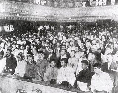 ORDEN (Organización Democrática Nacionalista) fue creado en 1961 y fue desmantelado oficialmente en 1979; creada originalmente para vigilar a la población campesina; fue el instrumento del ejército salvadoreño para recoger información para los servicios de inteligencia, a la vez que actuaba como fuerza operativa para los trabajos sucios contra la insurgencia y como base social para el reclutamiento inmediato