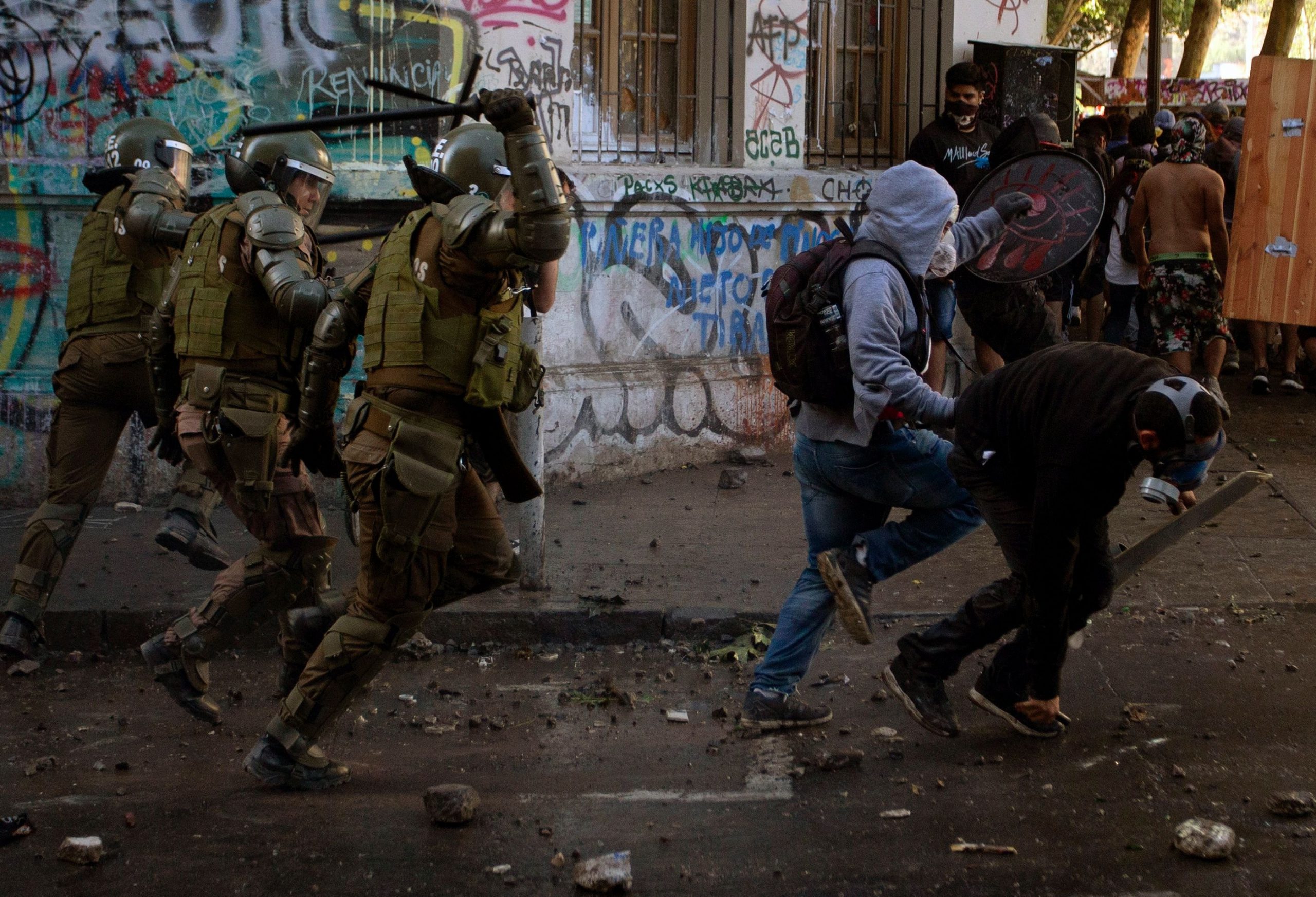 La explosión popular en Chile originó una violenta represión y una apertura posible. Imagen: AFP