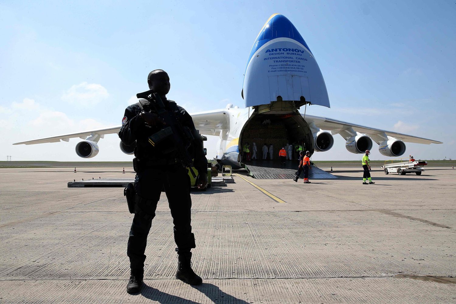 Un avión con equipamiento sanitario chino llega el 19 de abril al aeropuerto París-Vatry (Francia). Francois Nascimbeni/AFP/dpa / Europa Press