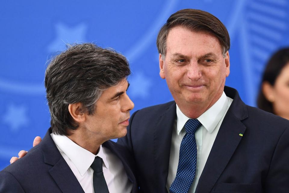 Teich y Bolsonaro, en tiempos mejores, antes de que el ministro renunciara este viernes. ________________________________________ Imagen: AFP