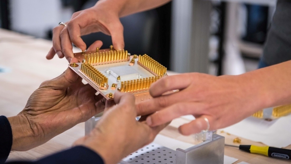 Un componente de la computadora cuántica de Google en el laboratorio de la empresa en Santa BárbaraGoogle