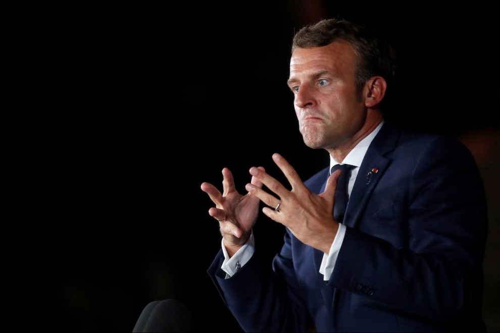 El presidente francés, Emmanuel Macron, hace gestos mientras asiste a una conferencia de prensa en Beirut el 1 de septiembre de 2020. — GONZALO FUENTES / AFP