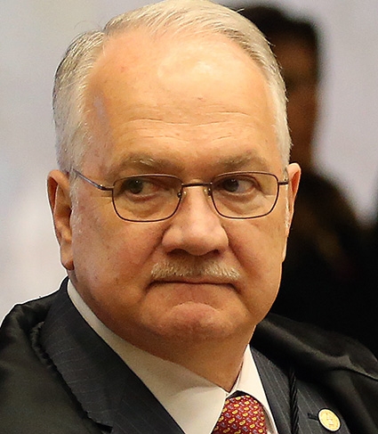 https://pt.wikipedia.org/wiki/Edson_Fachin#/media/Ficheiro:Edson_Fachin_(cropped).jpg