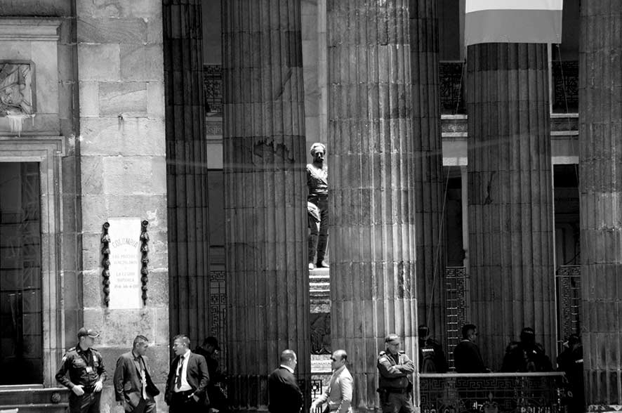 Fabio Mejía Botero, Tras las columnas, fotografía (Cortesía del autor)