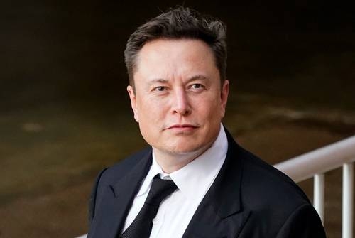 El magnate Elon Musk, quien abusa publicitariamente de su frívola excentricidad, admite que su empresa Tesla mantiene excelentes relaciones con China.Foto Ap