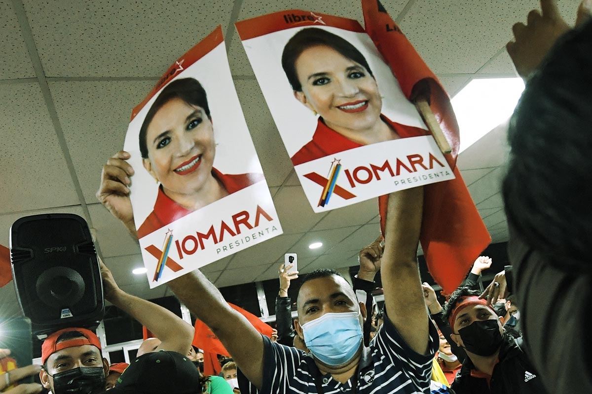 Militantes del partido Libertad y Refundación festejan la victoria de Xiomara Castro, el 28 de noviembre, en Tegucigalpa AFP, LUIS ACOSTA