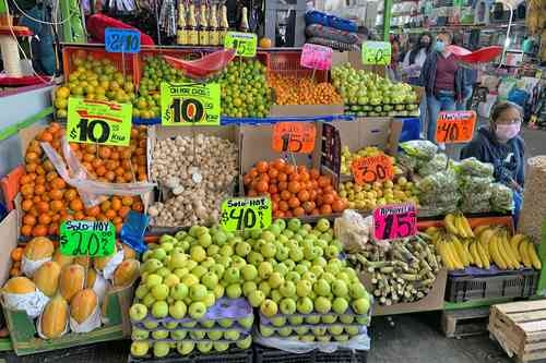 Especialistas advierten que el riesgo de inflación es mayor de lo que admiten los bancos centrales. Algunos factores inflacionarios son transitorios, otros son más resistentes como el impacto del cambio climático en los precios de los alimentos. La imagen fue captada hace unos días en la Ciudad de México.Foto José Antonio López