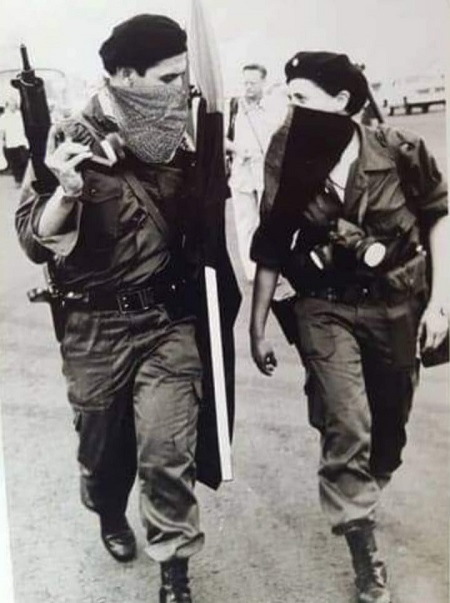 En la fotografía Hugo Torres y Dora María Téllez durante los años de la Revolución en Nicaragua 1979