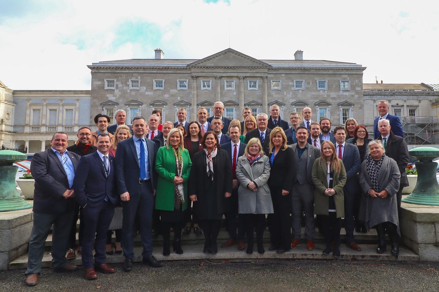 Los 37 diputados electos del Sinn Fein en febrero de 2020 en Leinster House, sede del Parlamento Irlandés. Foto: Sinn Féin