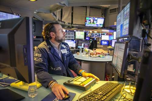 Los mercados mundiales enfrentan una espiral bajista por el temor a que la inflación y las alzas en las tasas lleven a una recesión en las principales economías.Foto Ap