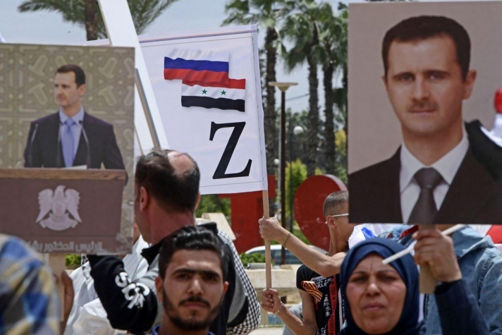 Los partidarios de Rusia se reúnen para conmemorar la victoria de la Unión Soviética sobre los nazis durante la Segunda Guerra Mundial, en la ciudad de Alepo, a 5 de mayo de 2022. — mayo de 2022. AFP