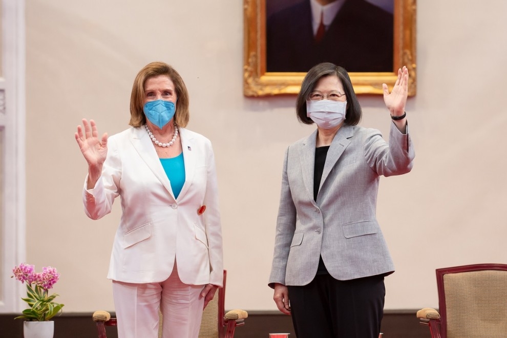 La presidenta de la Cámara de Representantes de EE. UU., Nancy Pelosi (izq.), y la presidenta de Taiwán, Tsai Ing-wen (dcha.), a 3 de agosto de 2022, en Taiwán. — Taiwan Presidential Palace / dpa / Europa Press