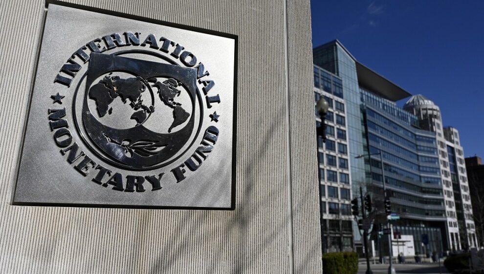 Deuda insostenible o más supervisión de entidades financieras no bancarias: así ve el FMI la economía global