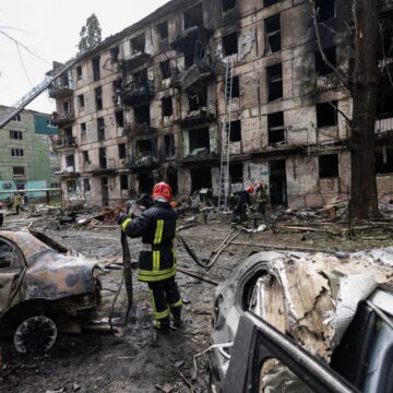 Ucrania: once civiles murieron por un ataque de misiles rusos en la ciudad natal de Zelenski