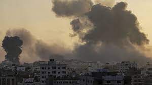 El Ejército israelí cerca la ciudad de Gaza y fragmenta la Franja