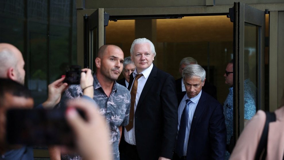 Julian Assange pone rumbo a Australia como un “hombre libre”